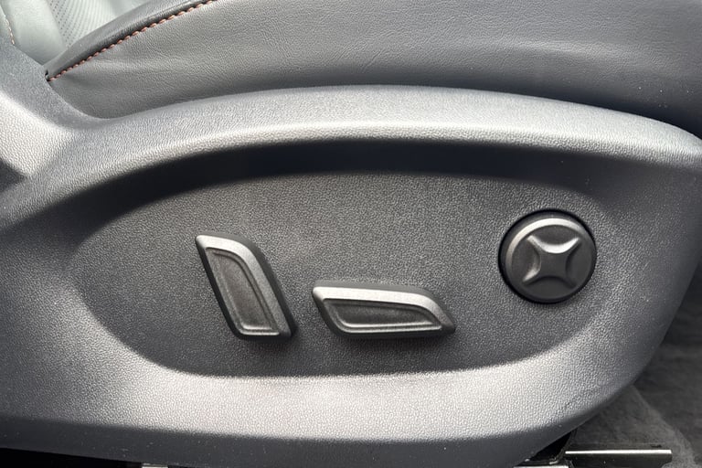 2025 MG MG HS 106290 Hatchback Petrol Manual