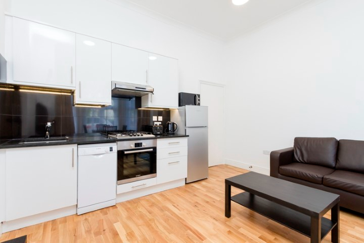 Converted Quality GF 1 Bed Flat Bath Shower Open Plan Patio Doors ...