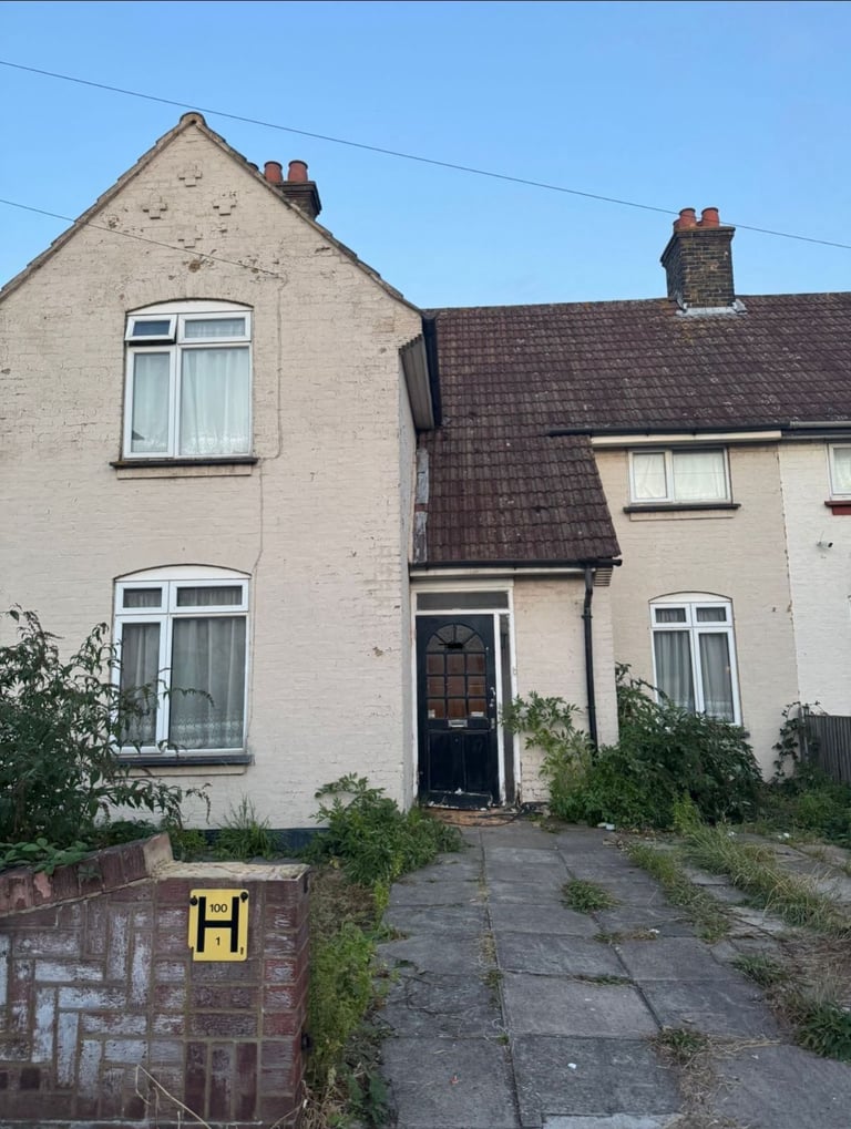 image for Refurbished 4 Bedroom House Available To Let On Blake Avenue Barking (IG11 9SD)