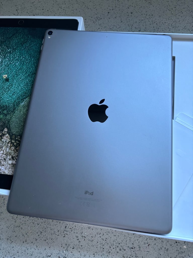 Apple iPad Pro 2nd gen 12.9” 64gb 