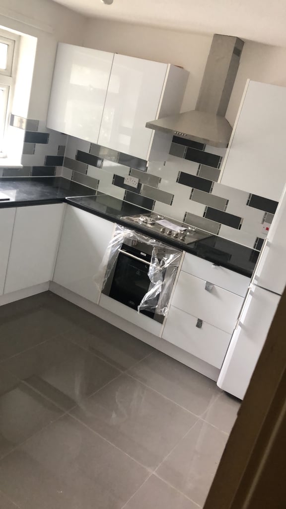 Room available - 5 mins walk to Ashford International Station 