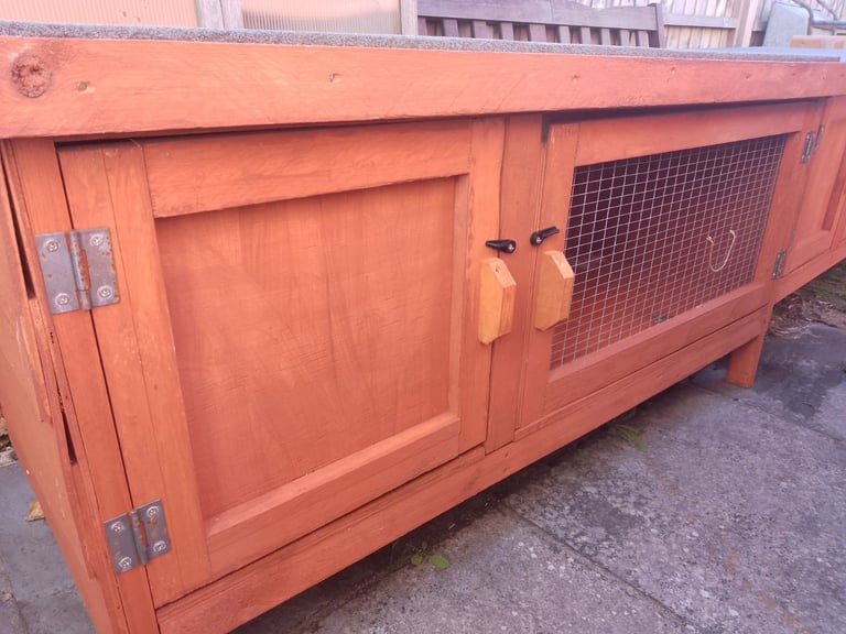 Rabbit hutch 