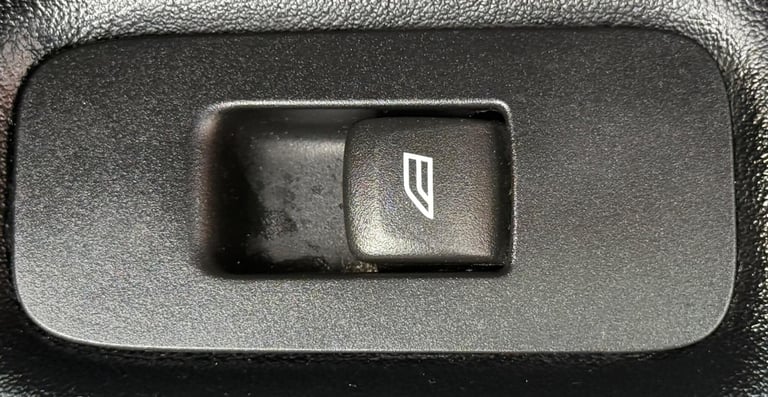 2015 Volvo V40 1.6 D2 R-Design Powershift Euro 5 (s/s) 5dr Diesel