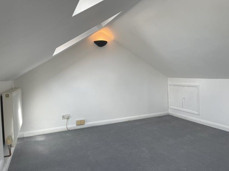 ✨ Spacious 1-Bedroom Flat in the Heart of Enfield Town! ✨ ONLY £335 per week
