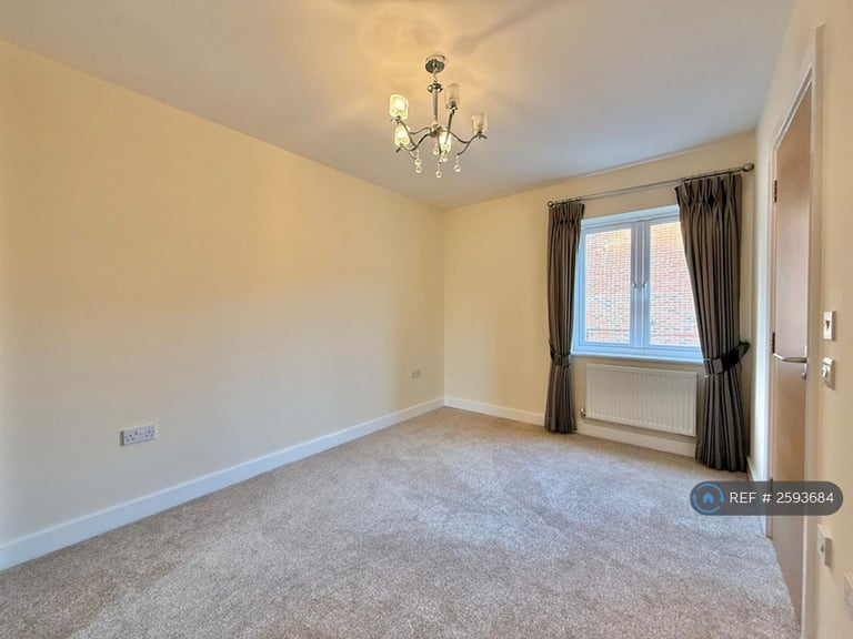 4 bedroom house in Abbess Way, Waterlooville, PO7 (4 bed) (#2593684)