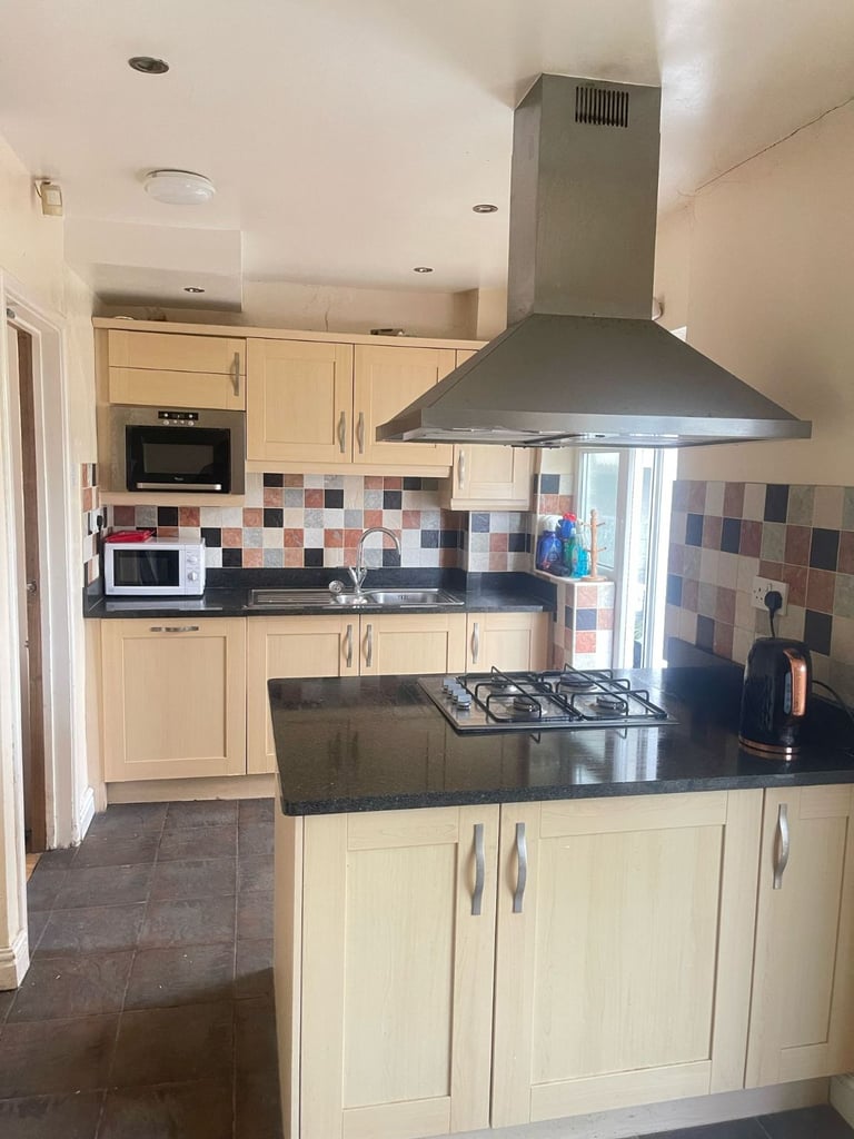 Friendly housemates, great location, Birmingham rooms £10/week service charge. 🫂