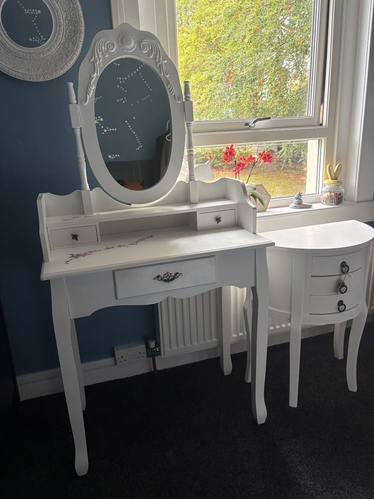 image for Dressing table and drawers