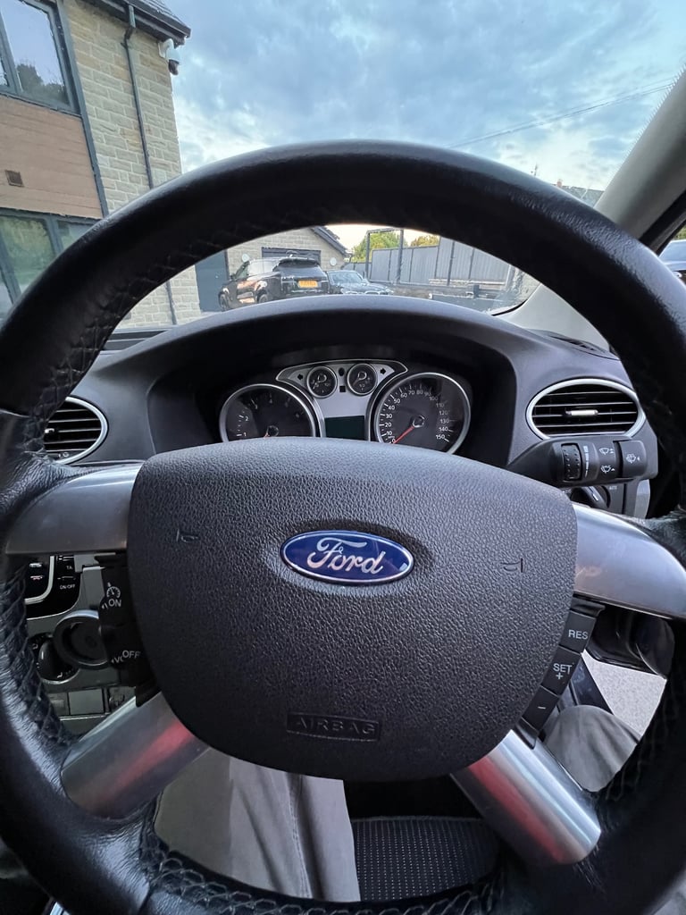 2010 Ford Focus 1.6 Titanium 5dr HATCHBACK Petrol Manual