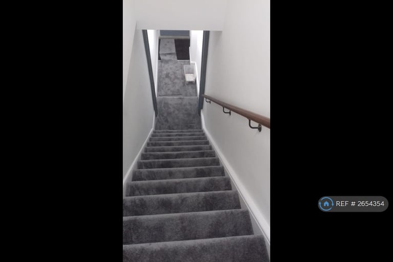 2 bedroom flat in West End Lane, London, NW6 (2 bed) (#2654354)