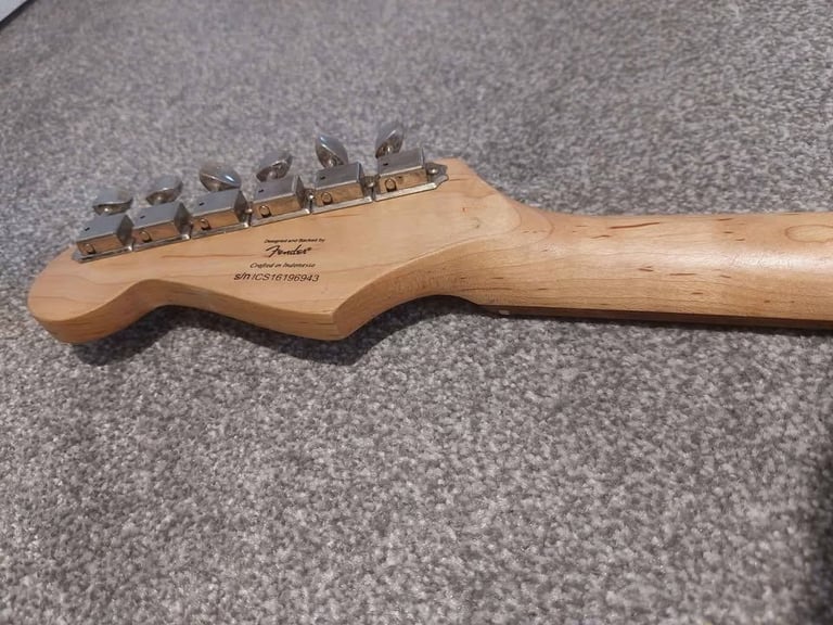 Black Fender Squier Stratocaster Mini in excellent condition