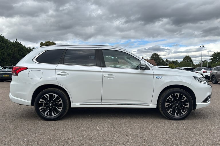  Mitsubishi Outlander PHEV 2.0h 12kwh 4hs Suv 5dr Petrol Plug In Hybrid CVT 4wd