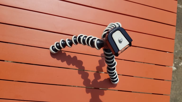 Gorilla style mini tripod for DSLR and Mirrorless cameras