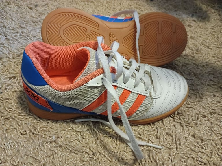 Indoor football trainers 