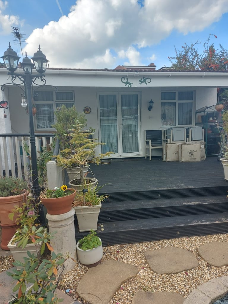 Self- contained one bedroom Garden Annex in UB6 0LU area