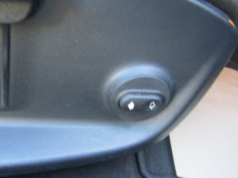  JAGUAR XE 2.0d Prestige AUTOMATIC - 1 OWNER - FSH - £35 TAX - ULEZ COMPLIANT