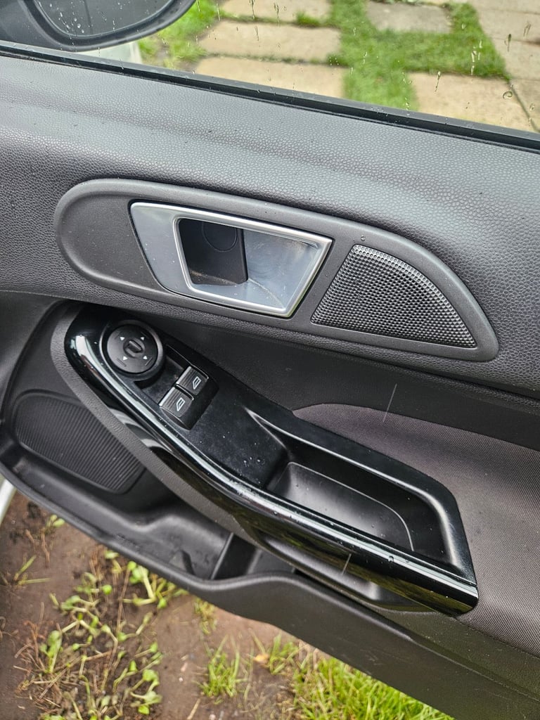 Ford, FIESTA, Hatchback, 2015, Manual, 1241 (cc), 3 doors