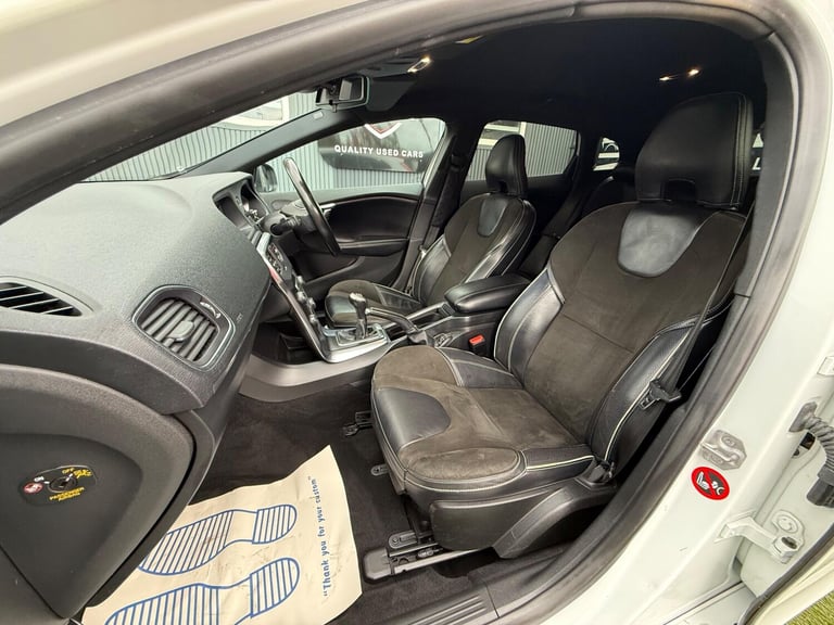 2015 Volvo V40 2.0 T2 R-Design Hatchback 5dr Petrol Manual Euro 6 (s/s) (122 ps) HATCHBACK Petrol...