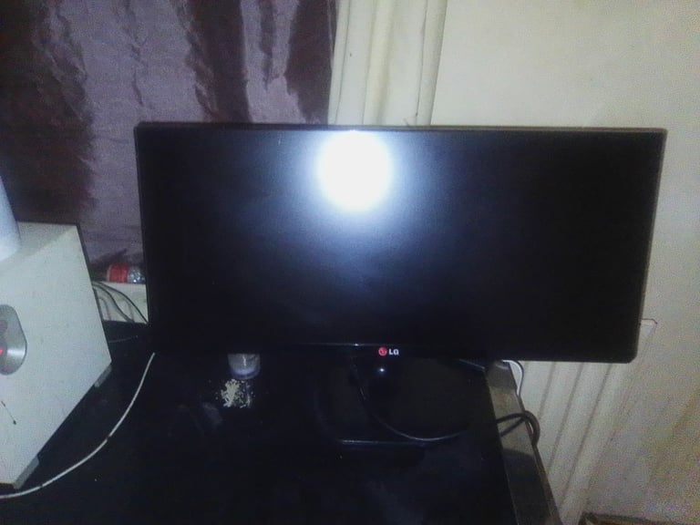 LG 24 INCH PC MONITOR FOR GAMING AND COMPUTER WITH HDMI PORT