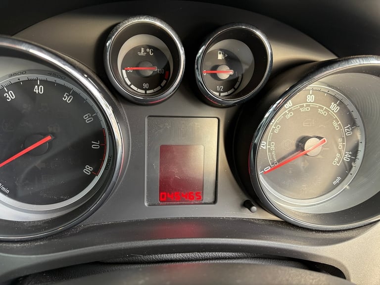 2015 Vauxhall Meriva Tech Line 1.4i 100PS MPV Petrol Manual