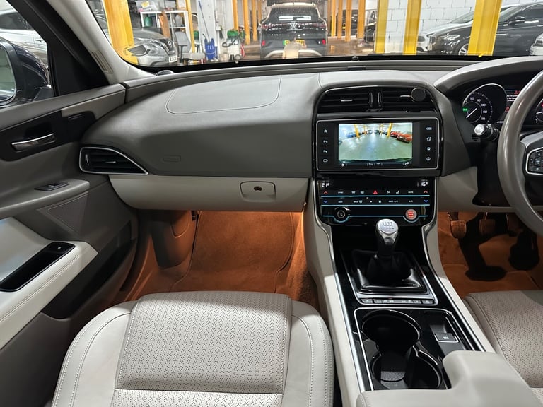 2016 Jaguar XE 2.0d Portfolio Euro 6 (s/s) 4dr SALOON Diesel Manual