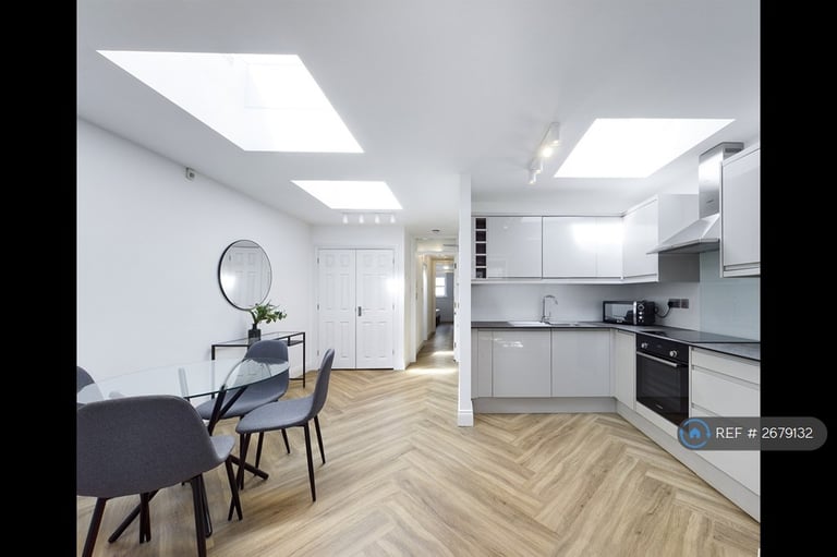 2 bedroom flat in Bethnal Green Road, London, E2 (2 bed) (#2679132)