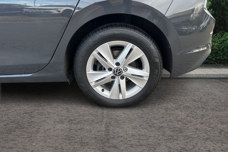  Volkswagen Golf 1.5 Etsi Mhev Life Hatchback 5dr Petrol Hybrid Dsg Euro 6 s/s