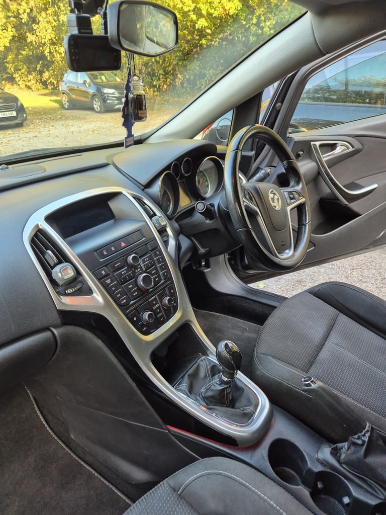 Vauxhall, ASTRA, SRI, Estate, 2013, Manual, 1956 (cc), 5 doors