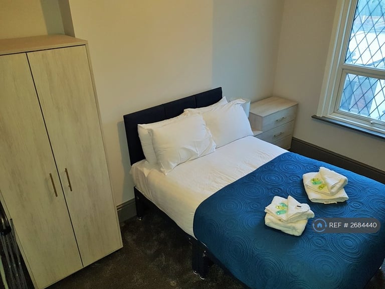 1 bedroom in Queens Square, Ashton Under Lyne, OL6 (#2684440)