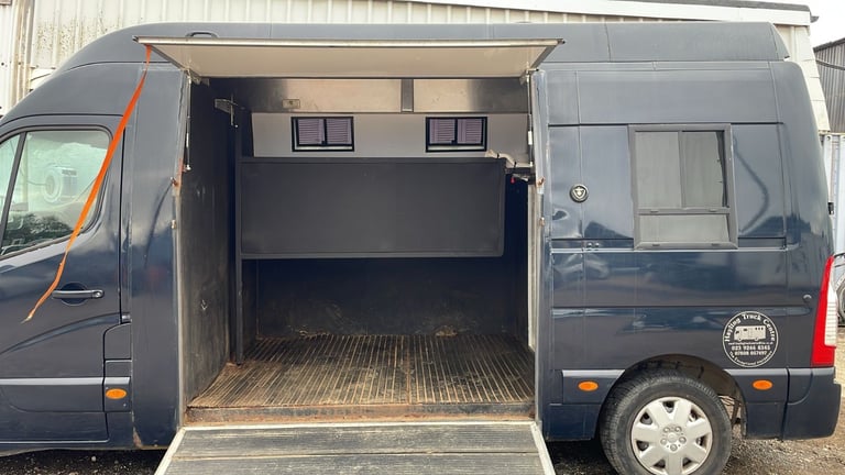 Renault Master 3.5T horse box Van 2012