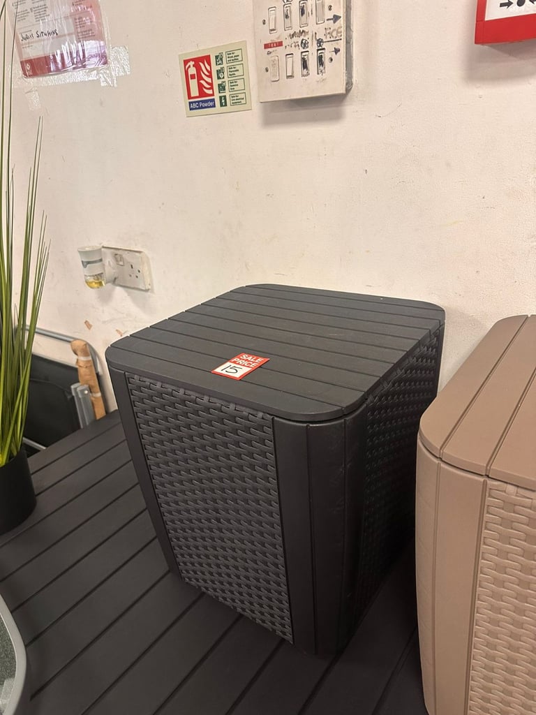 Keter outdoor coffee table with storage - Black