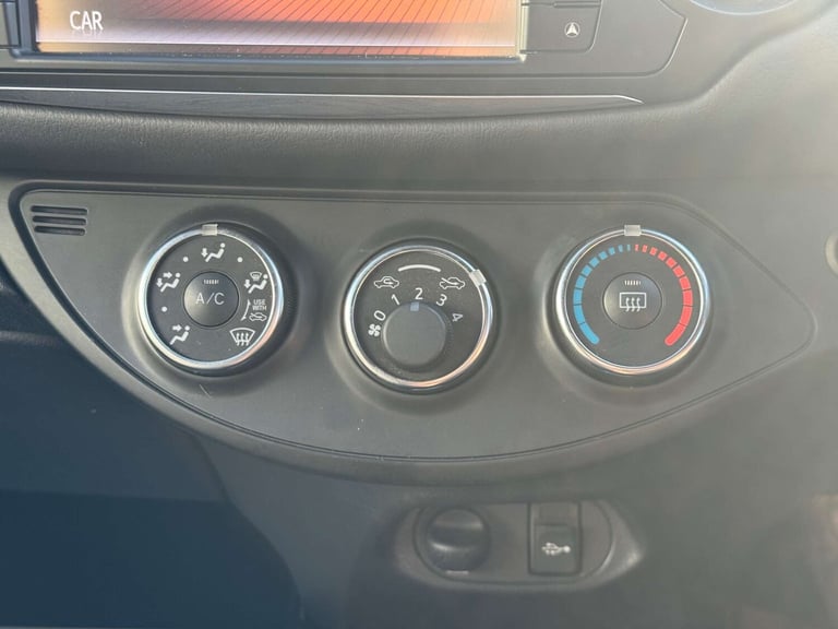 2017 Toyota Yaris 1.3 Yaris Design VVT-i 5dr - NATIONAL DELIVERY* Hatchback Petrol Manual