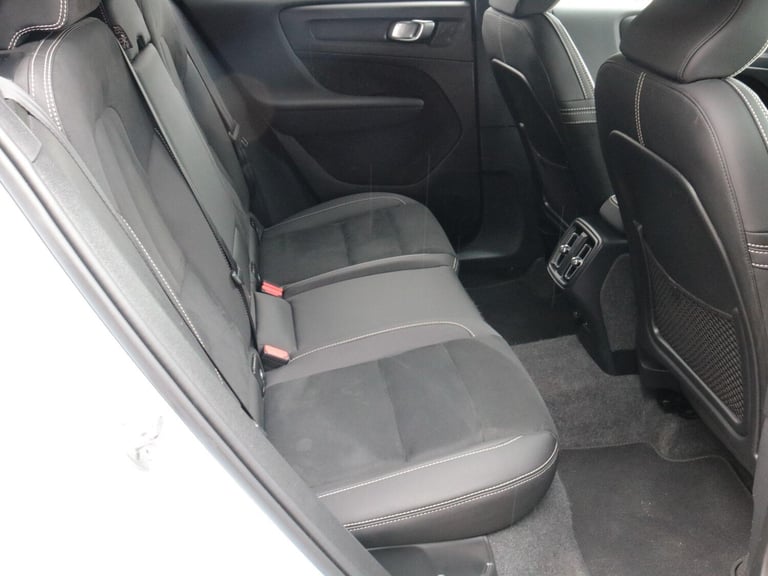 2024 Volvo XC40 Plus Dark B4 (197 hp) ESTATE Petrol/Electric Hybrid Automatic