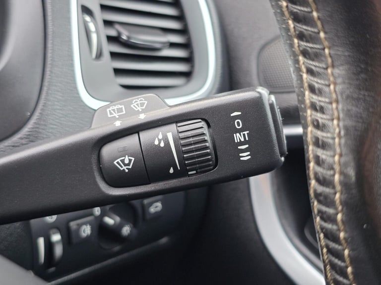 2017 Volvo V40 1.5 T3 R-Design Nav Plus Hatchback 5dr Petrol Auto Euro 6 (s/s) (152 ps) Hatchback...