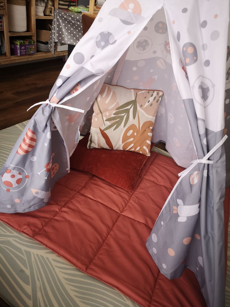 Kid's Tepee tent - space themed (like new)