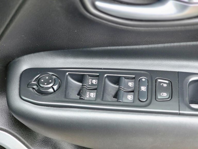 2017 Jeep Renegade 1.4T MultiAirII Limited DDCT Euro 6 (s/s) 5dr ESTATE Petrol Automatic