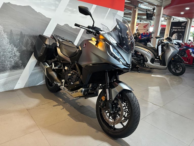 Honda NT 1100 DCT 2025 with 1644 miles + Panniers 