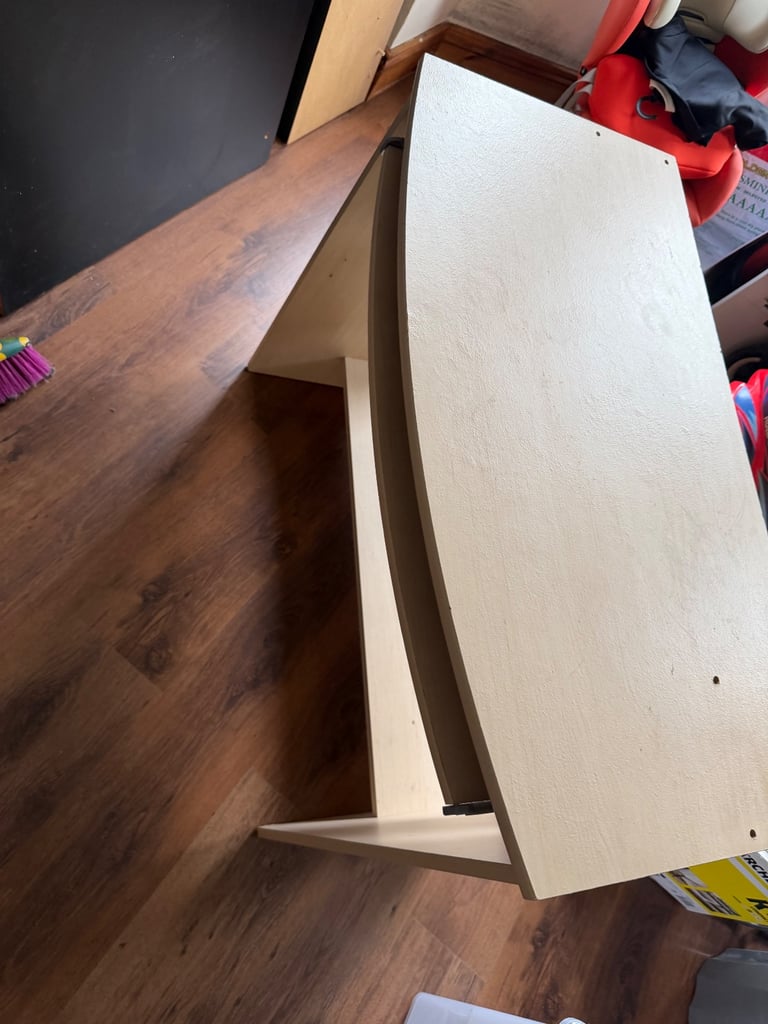 Free desk