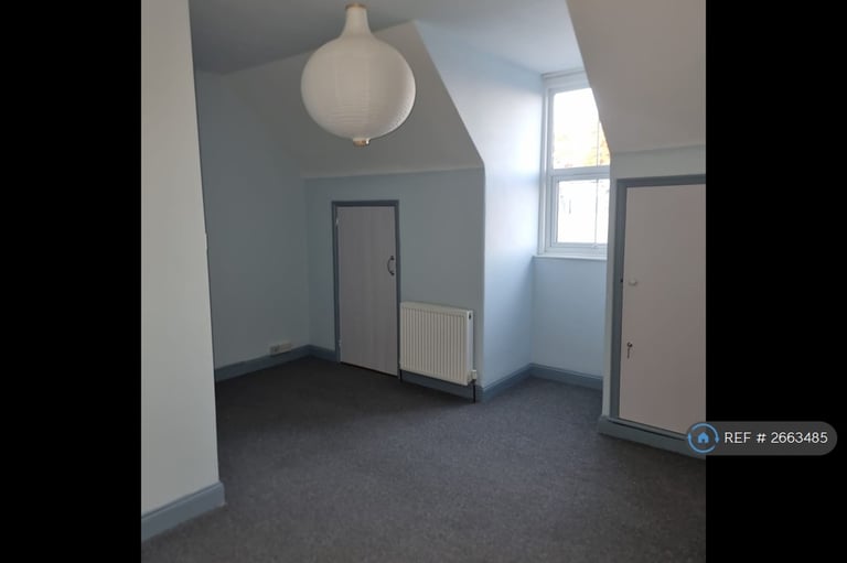 4 bedroom house in Grove Crescent, Teignmouth, TQ14 (4 bed) (#2663485)