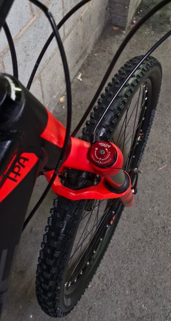 💥FULL SUS CUBE STING 29ER💥 [USED A COUPLE OF TIMES] HAS MANITOU REMOTE FORKSSIZE MEDIUM £600