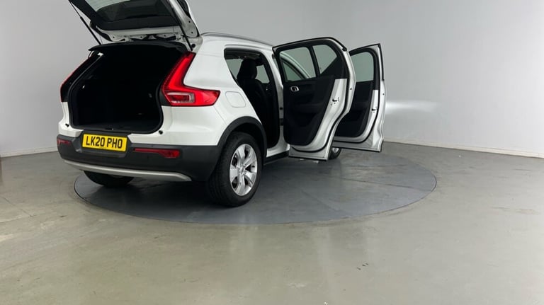 2020 Volvo XC40 T3 Momentum Automatic Estate Petrol Automatic