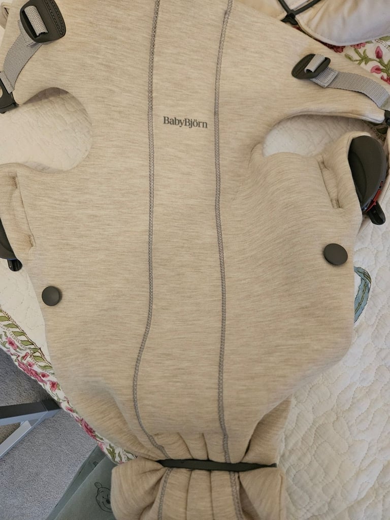 Babybjorn baby carrier mini