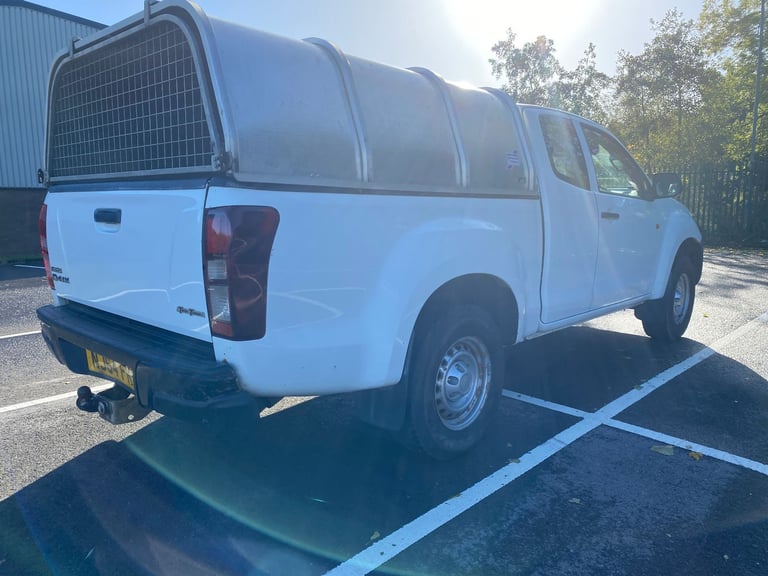 (64) Isuzu D Max E/C 2.5 Twin Turbo,  Canopy ,nt mitsubishi l200 club cab,toyota hilux ecb,