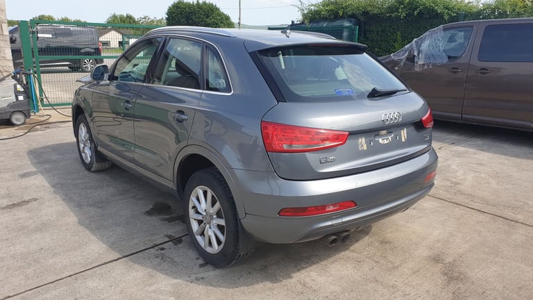 **For breaking** Audi Q3 SE Quattro, 2.0 Tdi diesel 6 speed (2012).