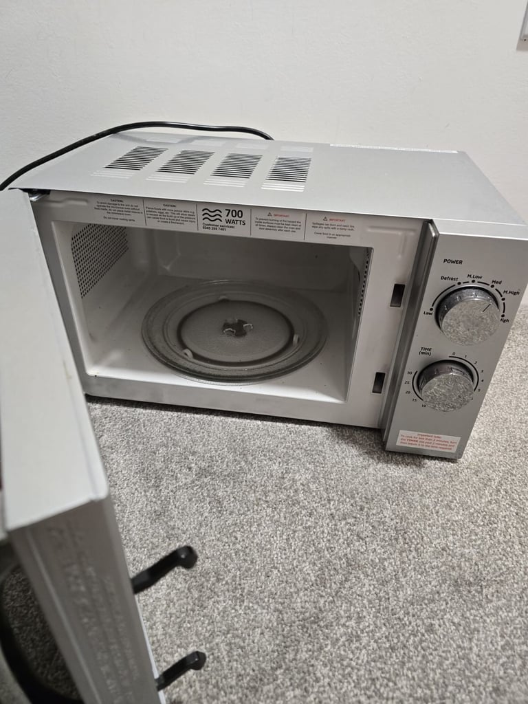 Microwave Rusell Hobbs VERY good Condition