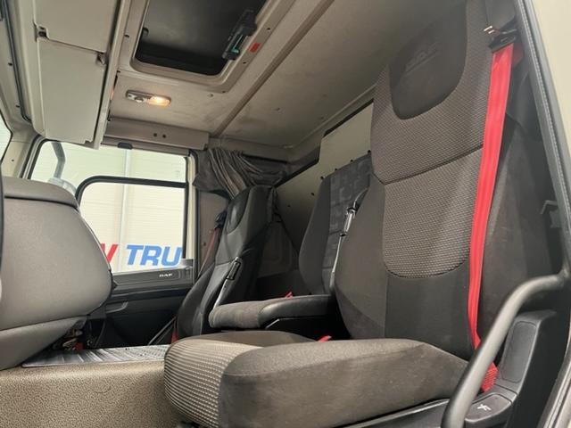 DAFCF 330 6x2 Rear Lift Dropside Scaffolding Truck