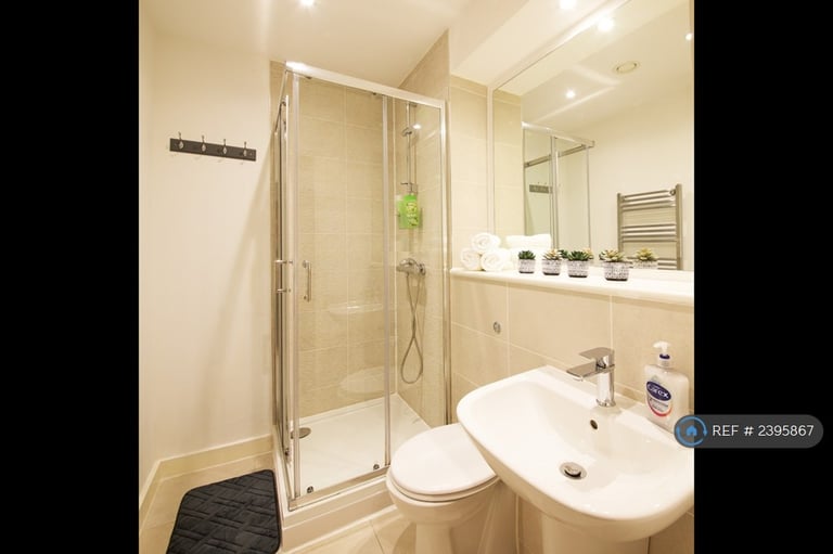 1 bedroom flat in Oldfield Road, Manchester, M5 (1 bed) (#2395867)
