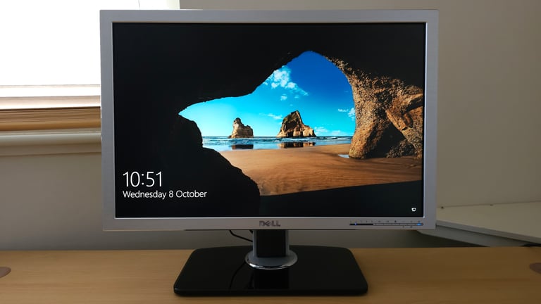 image for Dell 2707WFP 27-inch 16:10 1920x1200-Pixel WUXGA/FHD+ Monitor