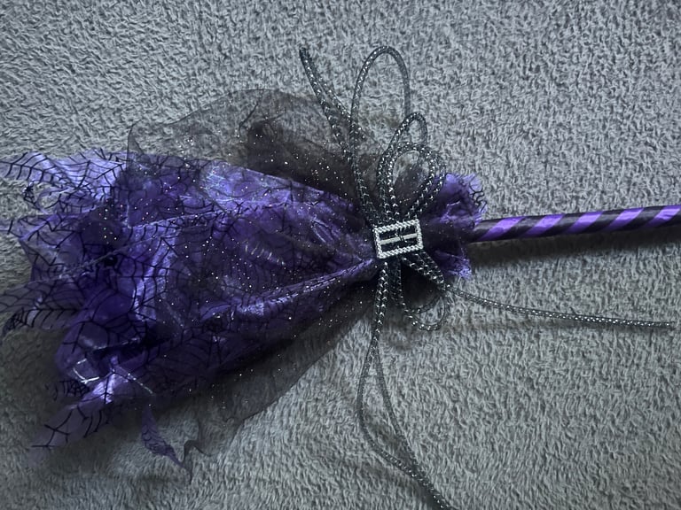Halloween ladies Witch fancy dress costume/hat/broomstick size 12-14
