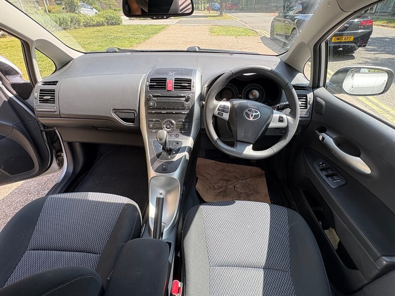 2010 facelift toyota Auris 1.6 automatic, drives perfect, excellent condition inside out,F.S.H 
