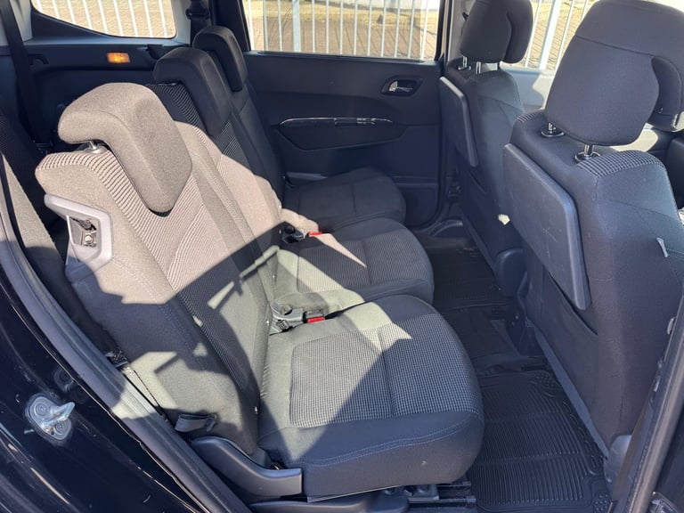 PEUGEOT 5008 1.6 HDI MPV 7 SEATER DEISEL ON THE 2010 MODEL